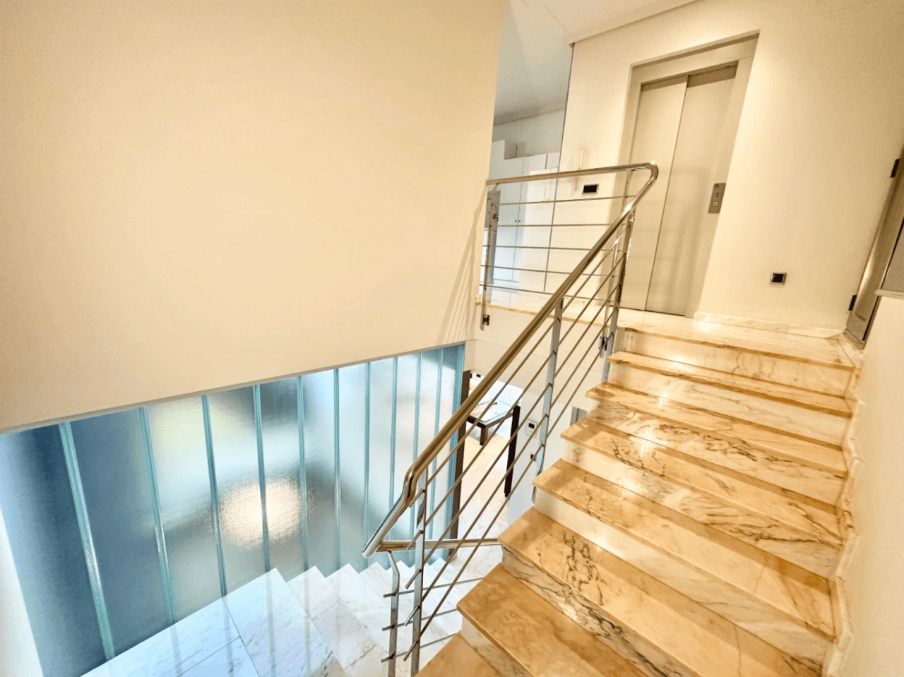 Espace, Lumière et Design dans une Maison Unique à Pego