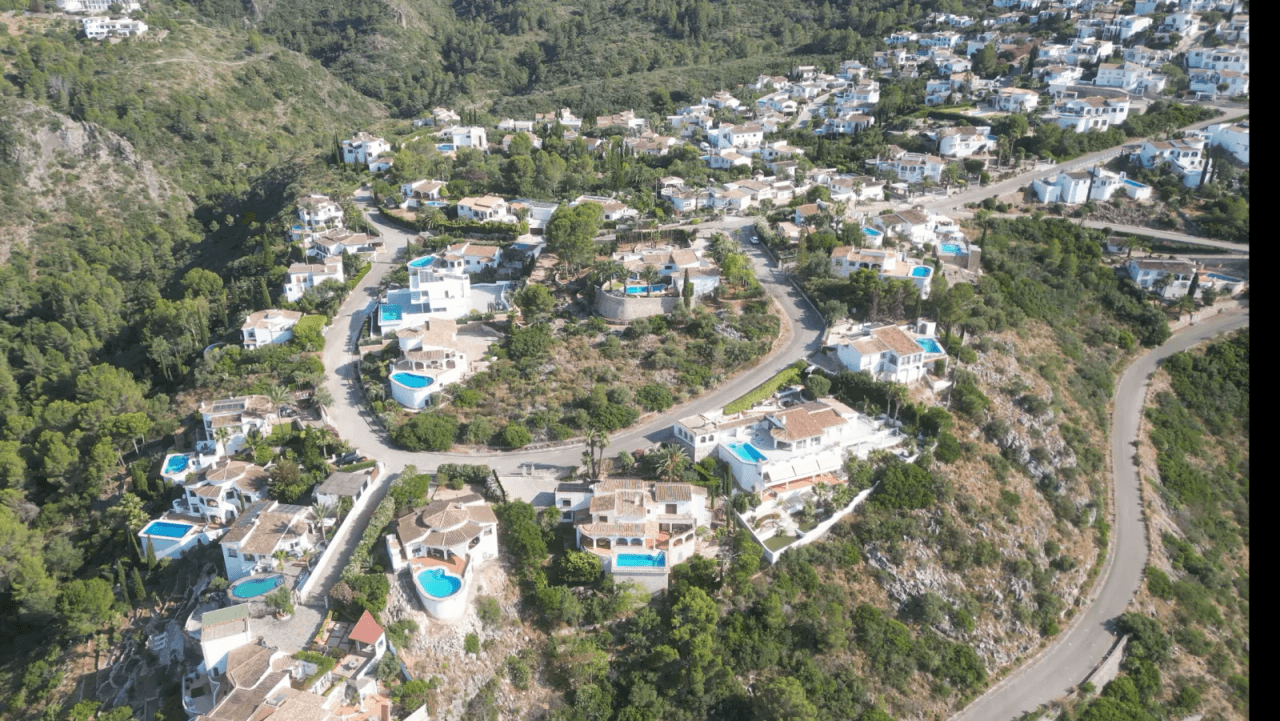 Parcela de Ensueño de 1000 m² con Espectaculares Vistas al Mar