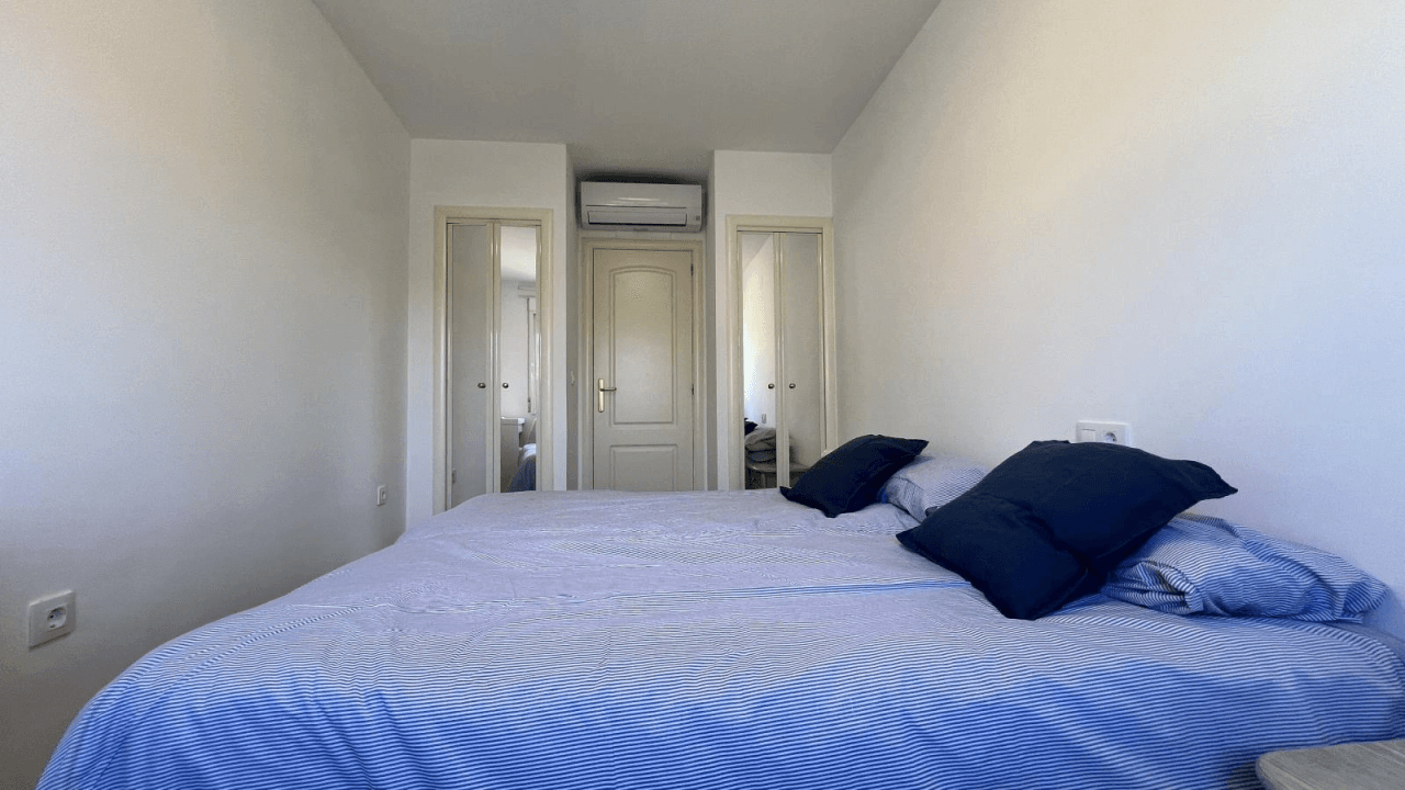 Appartement avec 2 chambres, piscine communautaire et à seulement 50m de la mer Méditerranée !