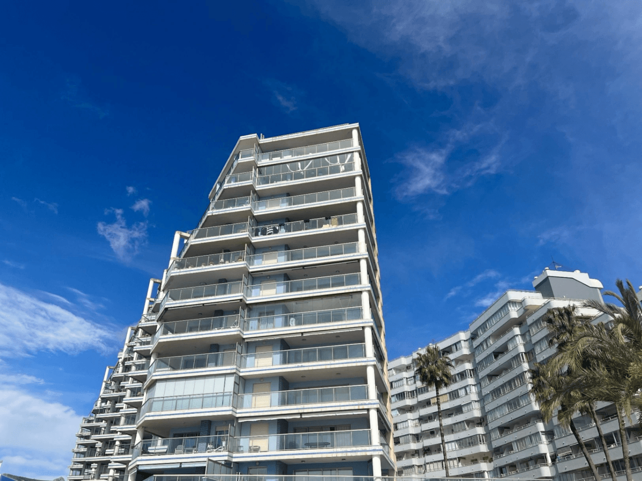 Áticos dúplex con vistas al mar en venta en Calpe