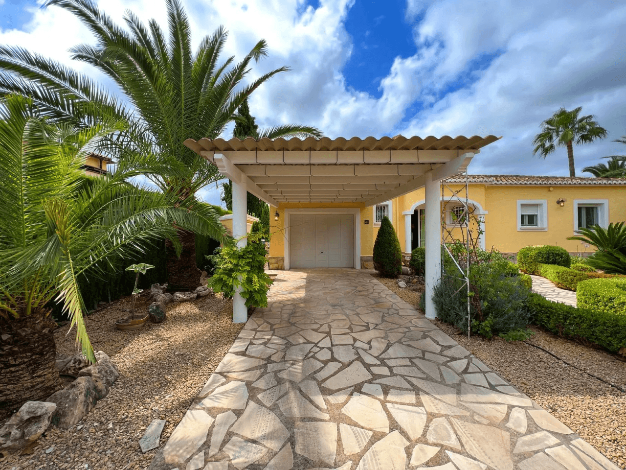 Villa ''Pauline'' mit pool und einen wunderschönen Garten in Beniarbeig