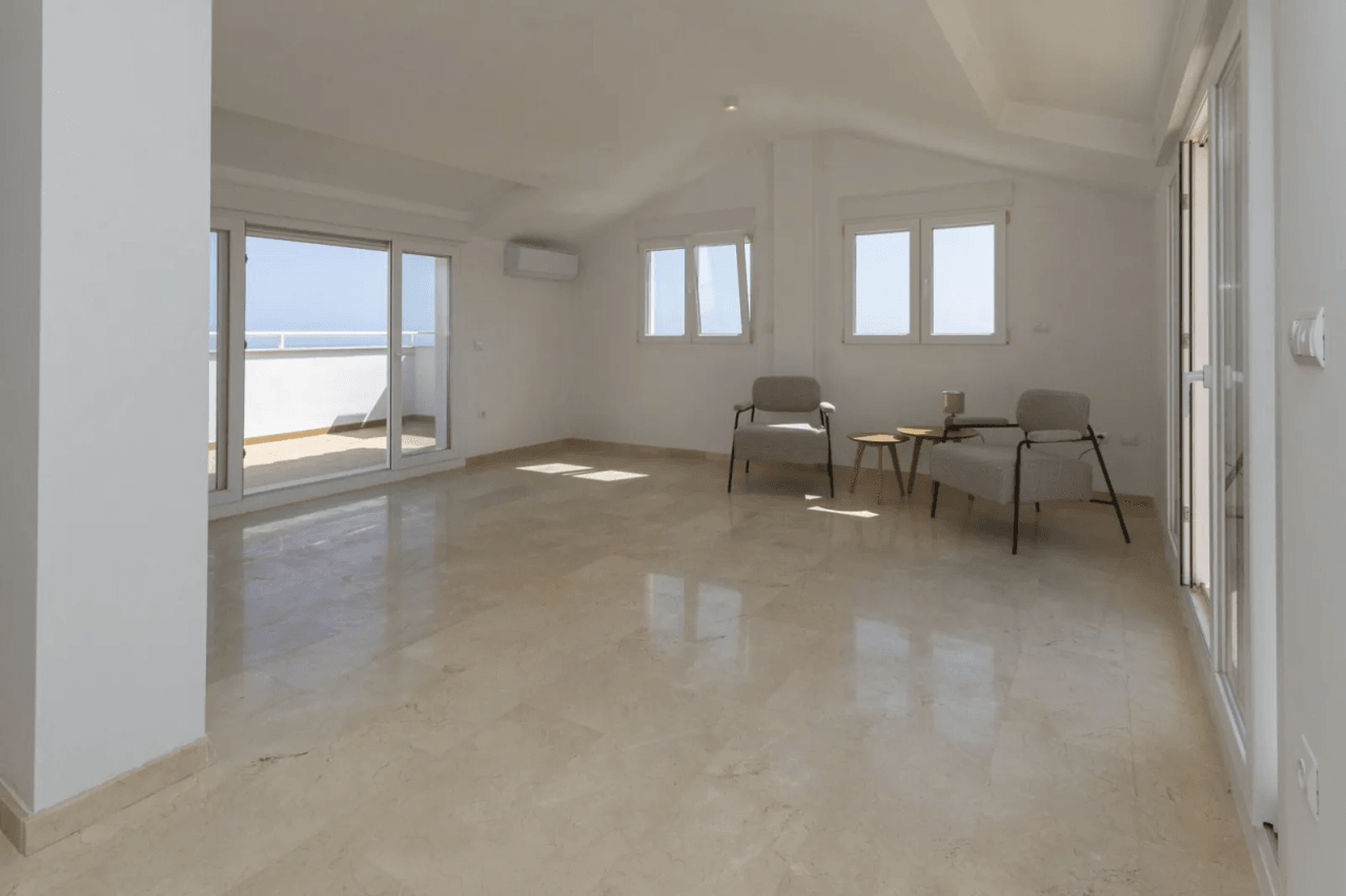 Superbe appartement duplex penthouse de 2 chambres dans un endroit calme avec vue imprenable sur le Monte Pego