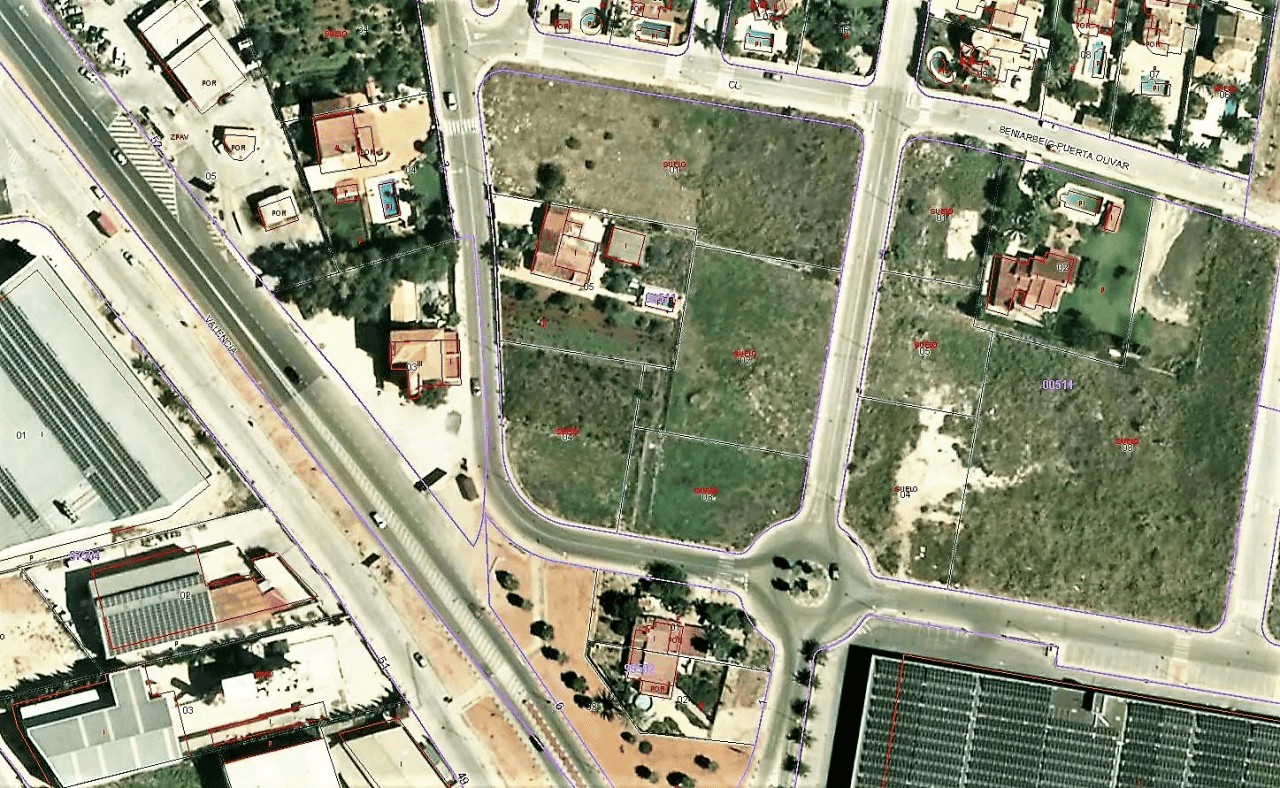 Terrain d'angle à El Vergel avec 50% de surface constructible pour maison unifamiliale ou bien une maison jumelée.