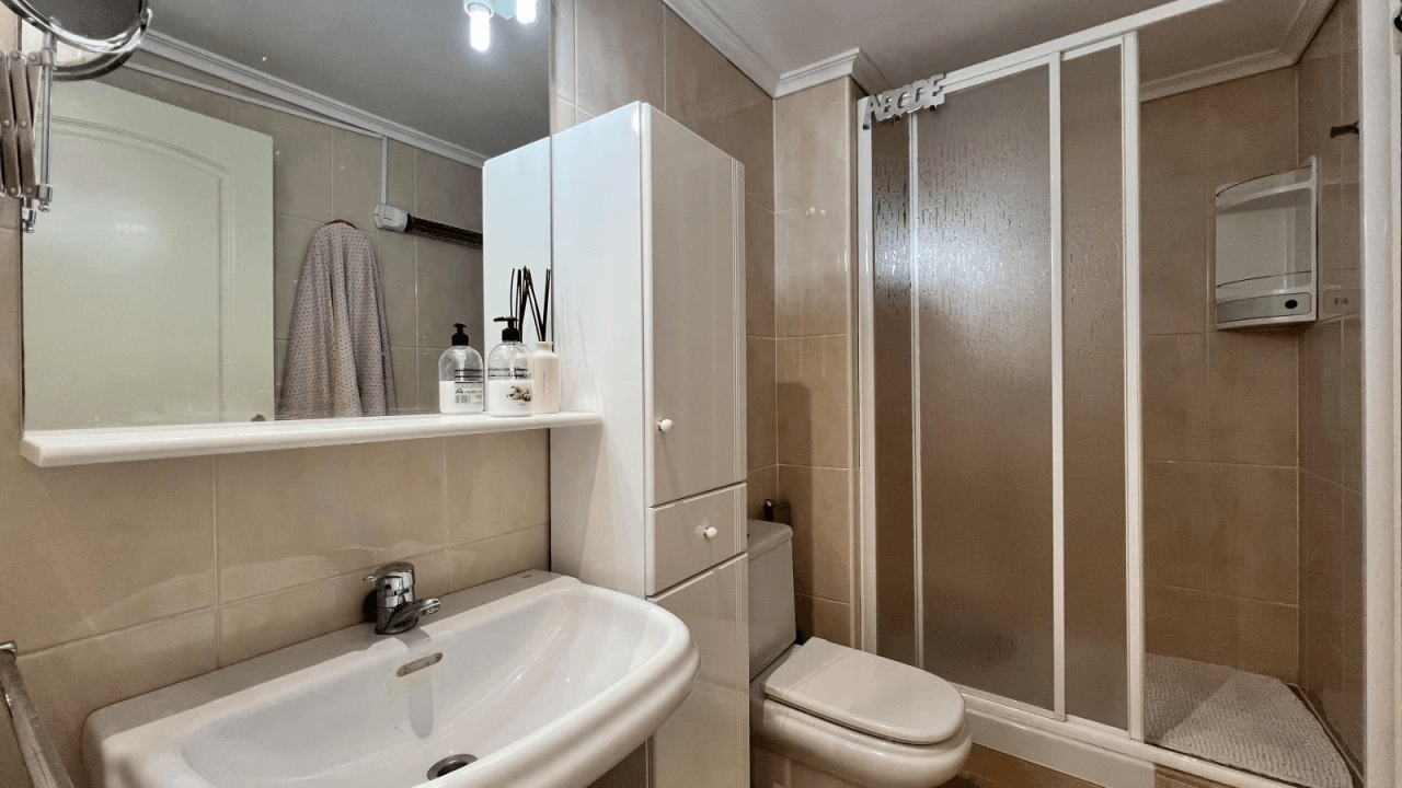Appartement avec 2 chambres, piscine communautaire et à seulement 50m de la mer Méditerranée !