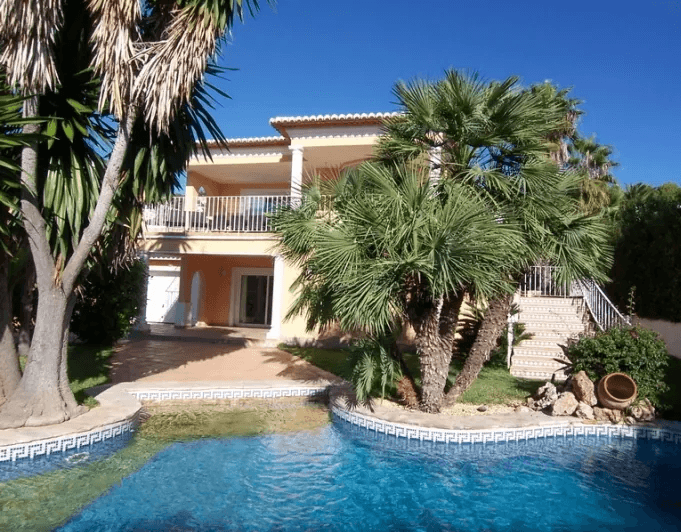 Neuere Villa mit 4 Schlafzimmer zu Verkaufen in Moraira
