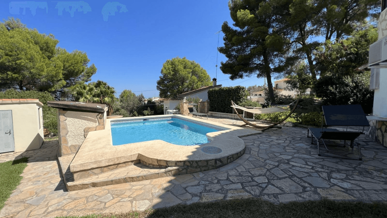 Villa mit 3 Schlafzimmern, 2 Badezimmer, Schwimmbad, Garten und vielem mehr.