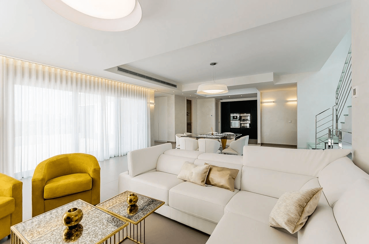 Villas exclusives avec 3 chambres à coucher, 3 salles de bains, W.C., toit-terrasse et piscine privée à seulement 600 m de la plage