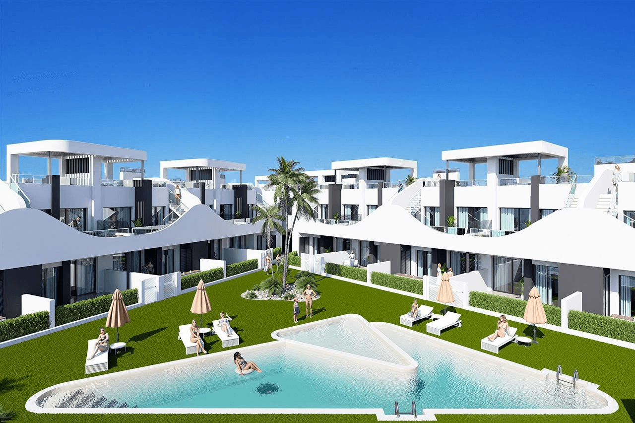 Appartements au rez-de-chaussée avec 3 chambres, 2 salles de bains, parking privé et piscine communautaire