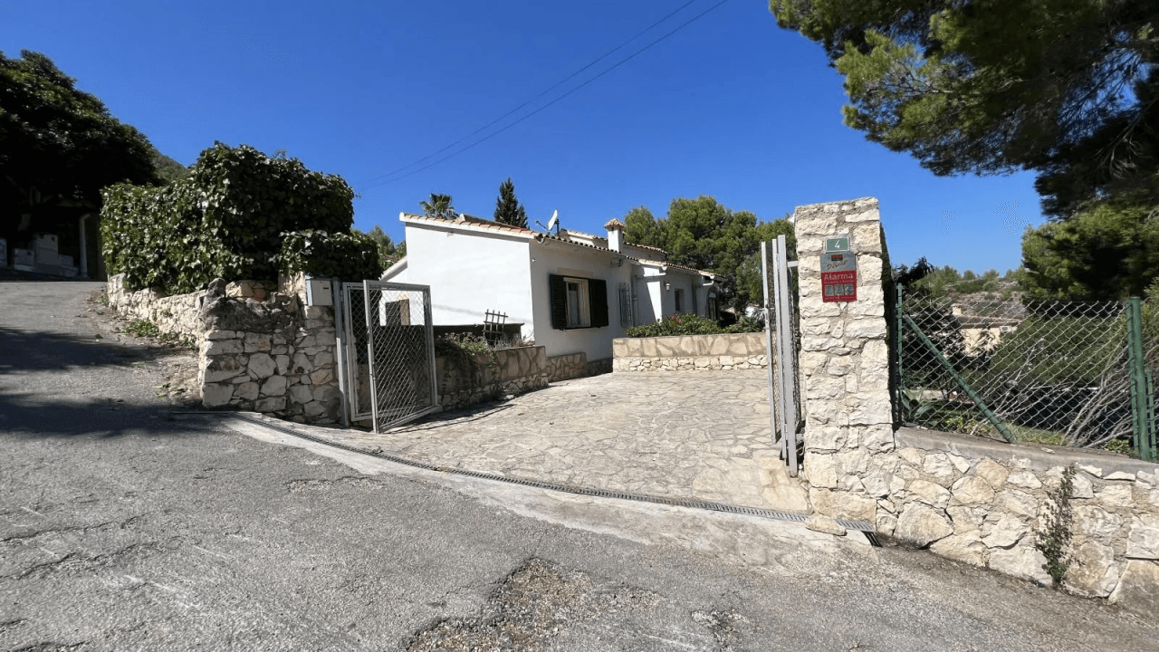 Villa mit 3 Schlafzimmern, 2 Badezimmer, Schwimmbad, Garten und vielem mehr.