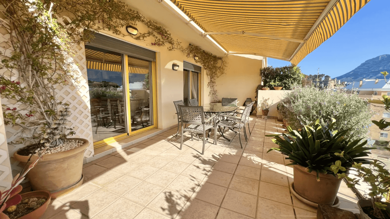 Penthouse duplex exclusif avec 4 chambres et piscine privée sur le toit-terrasse