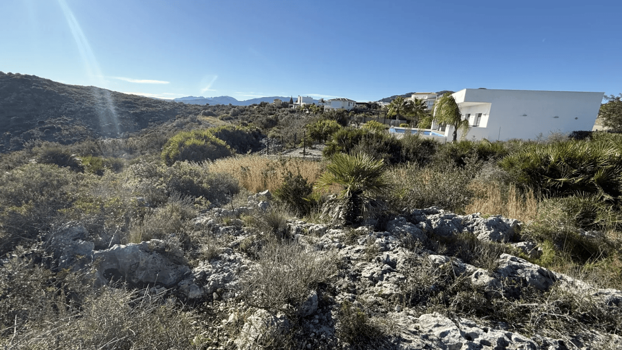 Parcela en esquina de ensueño con magníficas vistas al mar y panorámicas.