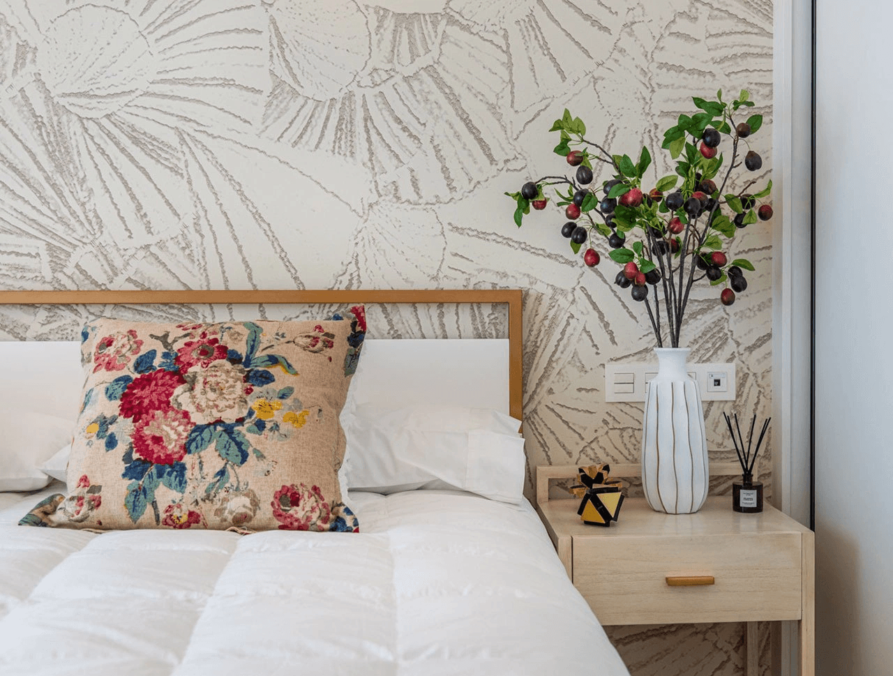 Appartements avec 3 chambres, 2 salles de bain, cuisine équipée moderne avec des appareils électriques et piscine communautaire