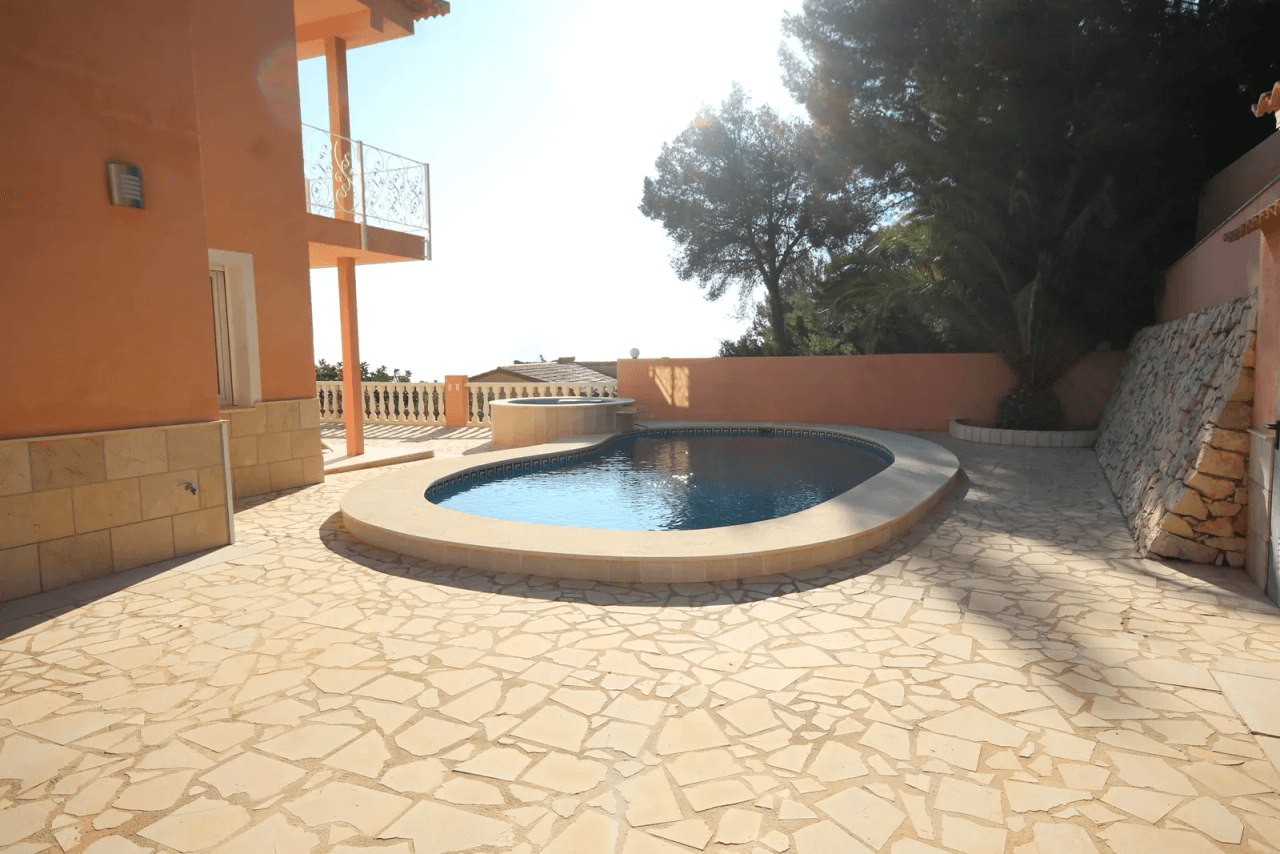 Belle et très spacieuse villa, avec des vues étendues sur Calpe et le célèbre rocher d'Ifach !