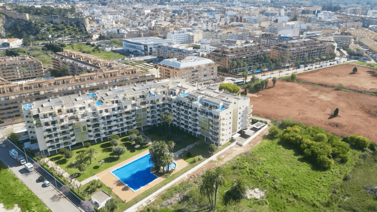 Penthouse duplex exclusif avec 4 chambres et piscine privée sur le toit-terrasse