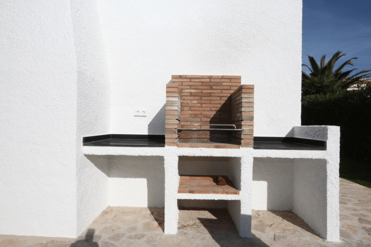 chöne Villa mit vielen Extras, 3 Schlafzimmer, 2 Badezimmer, Wintergarten, BBQ, Außendusche, Klima, Zentralheizung u.v.a.m.