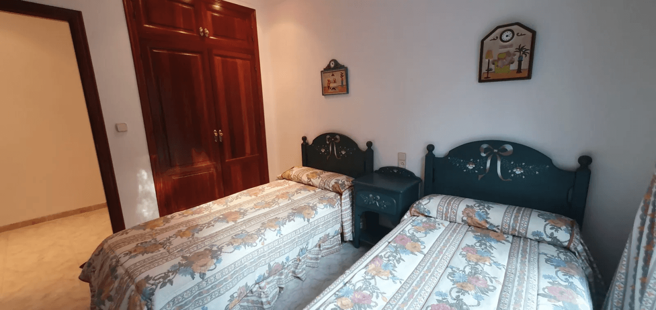 Mansión muy bien cuidada en excelente zona residencial en Oliva XL parcela