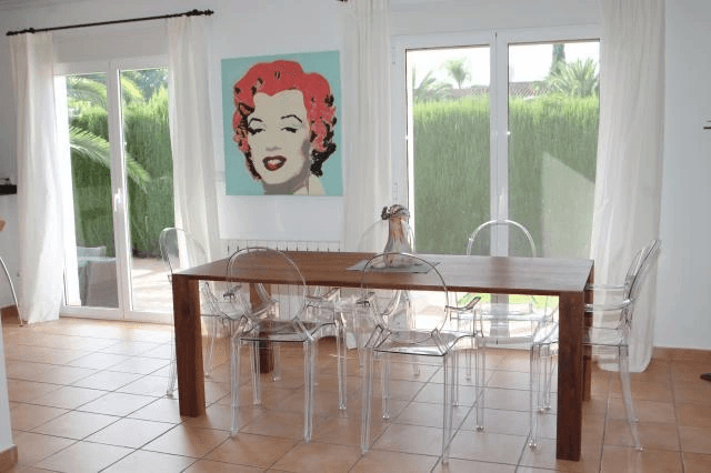 Meernahe Villa in Els Poblets mit Salzwasserpool und großem Grundstück, 3 Schlafzimmern, Gas-Zentralheizung und Zentral-Klimaanlage.