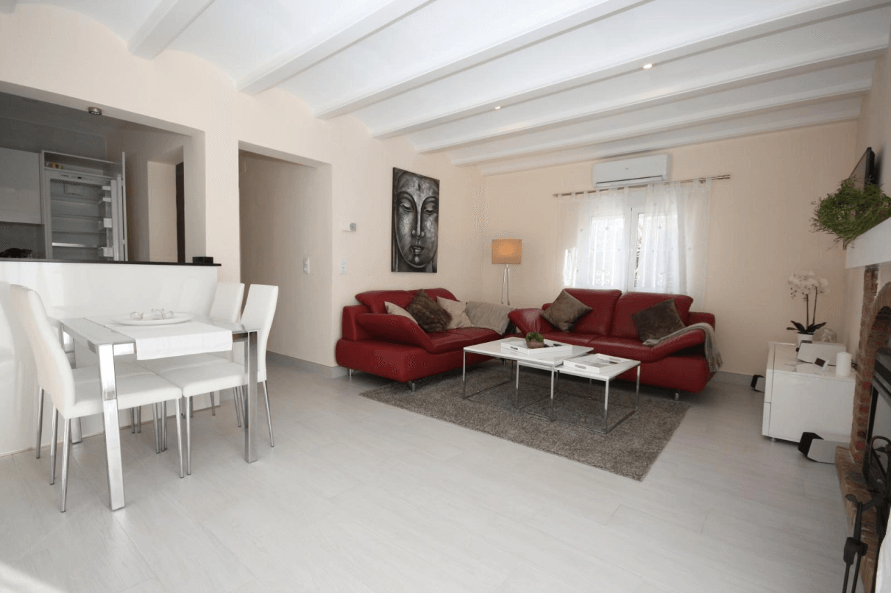 chöne Villa mit vielen Extras, 3 Schlafzimmer, 2 Badezimmer, Wintergarten, BBQ, Außendusche, Klima, Zentralheizung u.v.a.m.