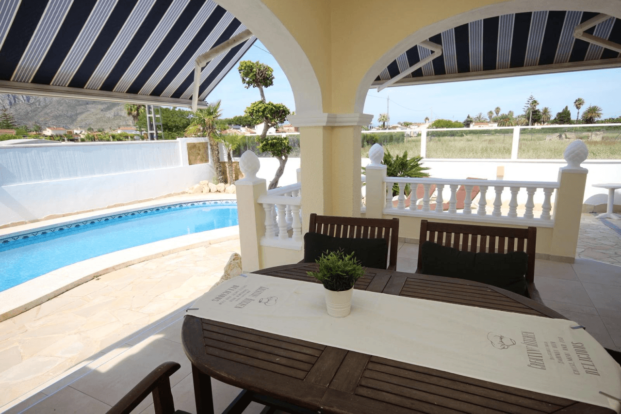 Villa Carlos, lichtdurchflutete Traumvilla mit pool in Els Poblets