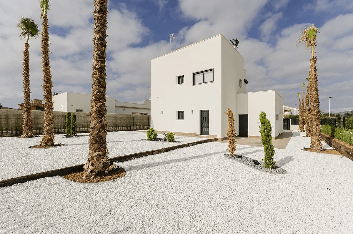Villas exclusives avec 3 - 4 chambres à coucher, 2 salles de bains, W.C., toit-terrasse et piscine privée à seulement 600 m de la plage