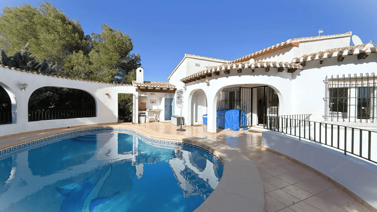 Maison de plain-pied ensoleillée à Monte Pego avec piscine et terrasse