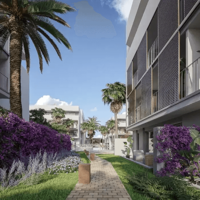Appartement neuf exclusif de 3 chambres avec piscine, place de garage et débarras