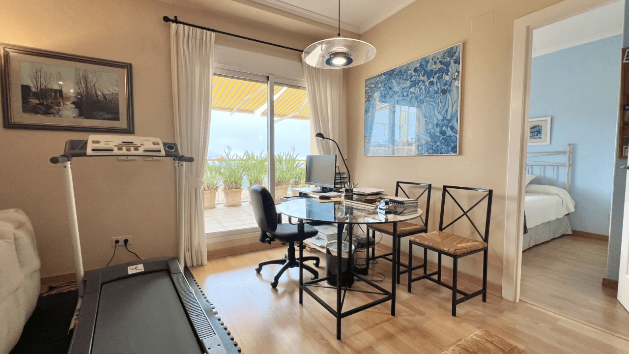 Penthouse duplex exclusif avec 4 chambres et piscine privée sur le toit-terrasse