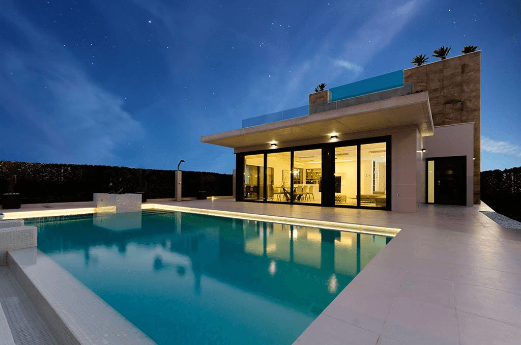 Villas exclusives avec 4 chambres à coucher, 4 salles de bains, toit-terrasse et piscine privée à seulement 600 m de la plage