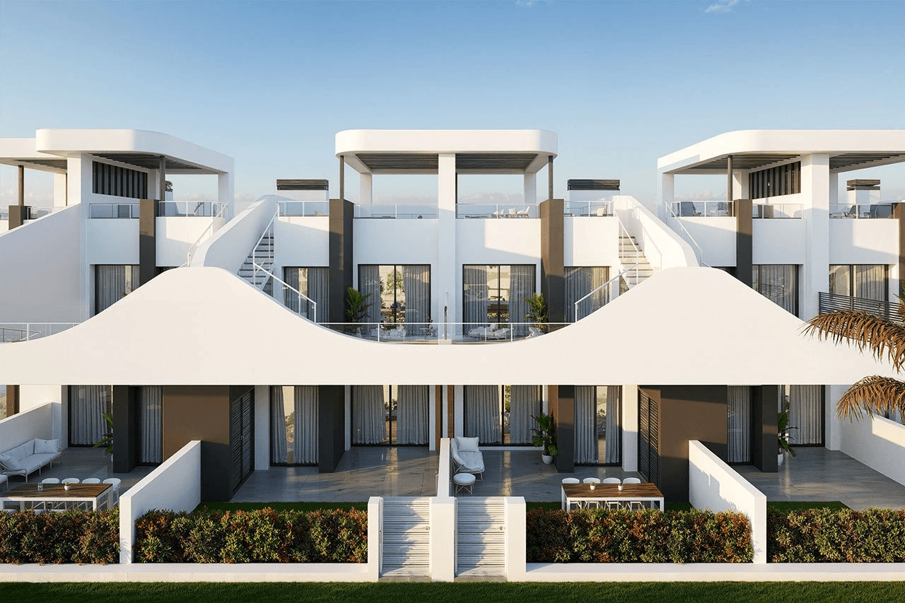Appartements au rez-de-chaussée avec 3 chambres, 2 salles de bains, parking privé et piscine communautaire