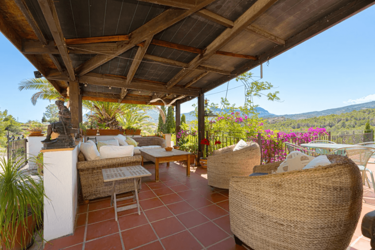 Villa à vendre à Benissa : Écuries et terrain