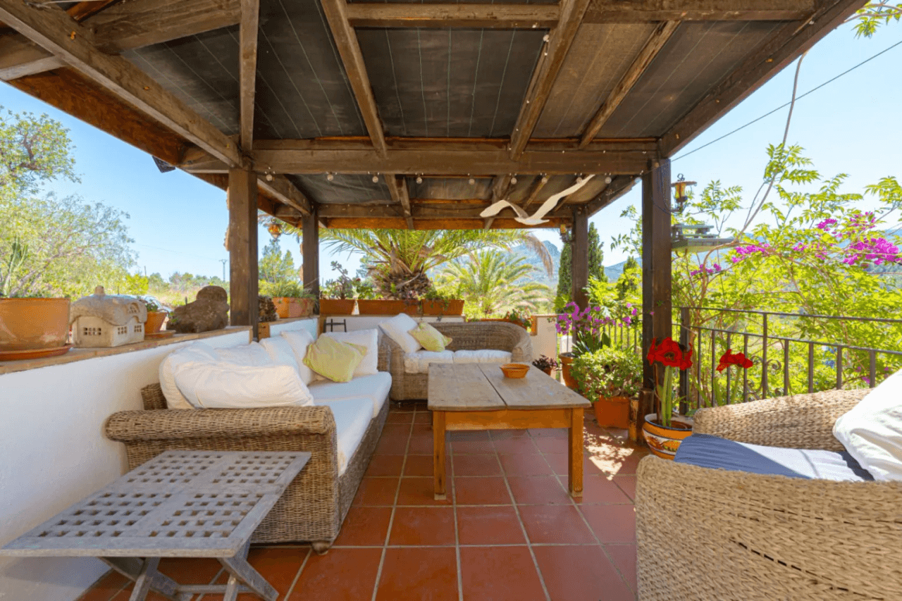 Villa à vendre à Benissa : Écuries et terrain