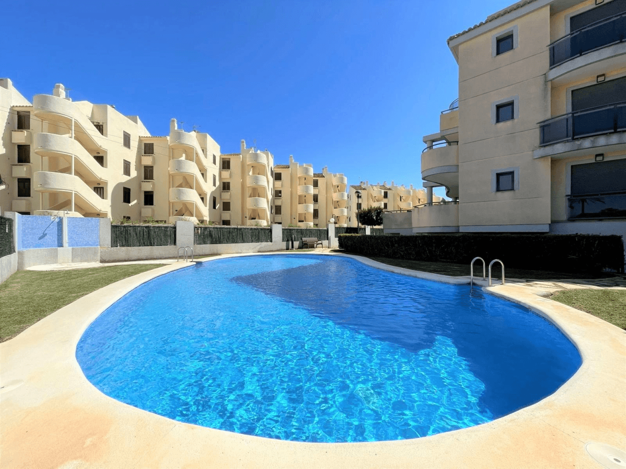 Alquiler. Apartamento à Denia