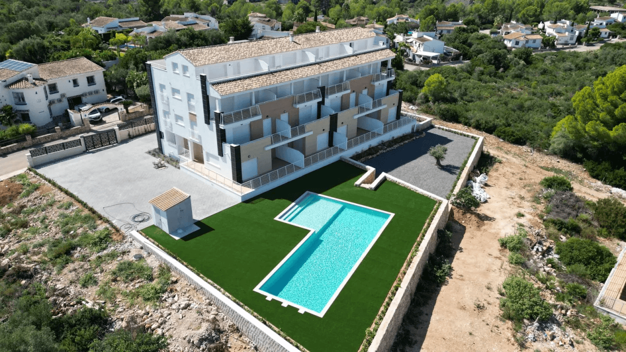 Superbe appartement duplex penthouse de 2 chambres dans un endroit calme avec vue imprenable sur le Monte Pego