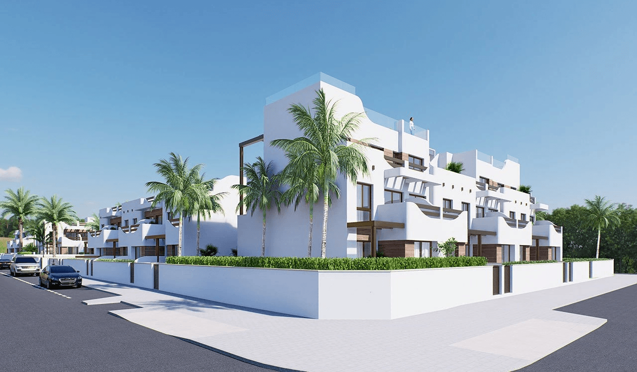 Bungalows bajos de 2 dormitorios y 2 baños con parking privado y piscina comunitaria a tan solo 200 m de la playa
