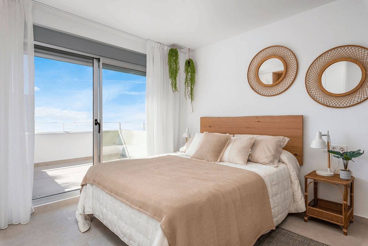 Villas de dos plantas con 3 dormitorios, 2 baños, preinstalación aire acondicionado y piscina privada en el campo La Serena Golf