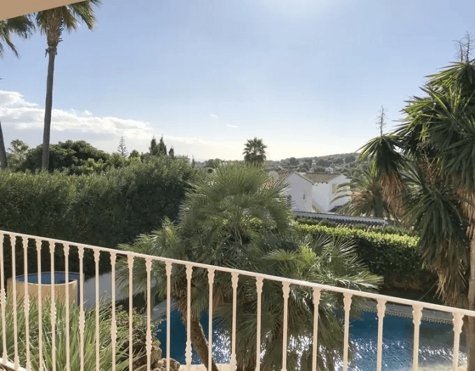 Neuere Villa mit 4 Schlafzimmer zu Verkaufen in Moraira