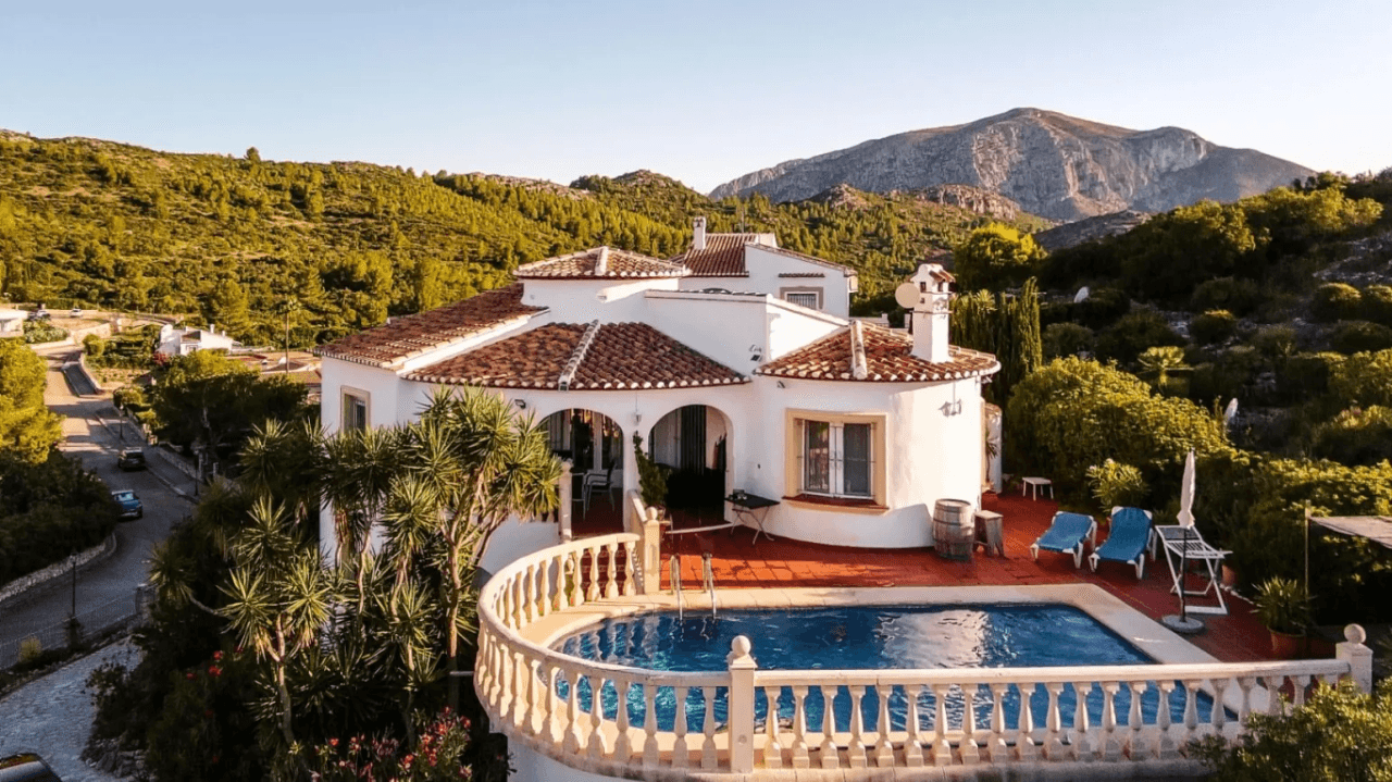 Villa chaleureuse avec piscine à Ráfol de Almunia