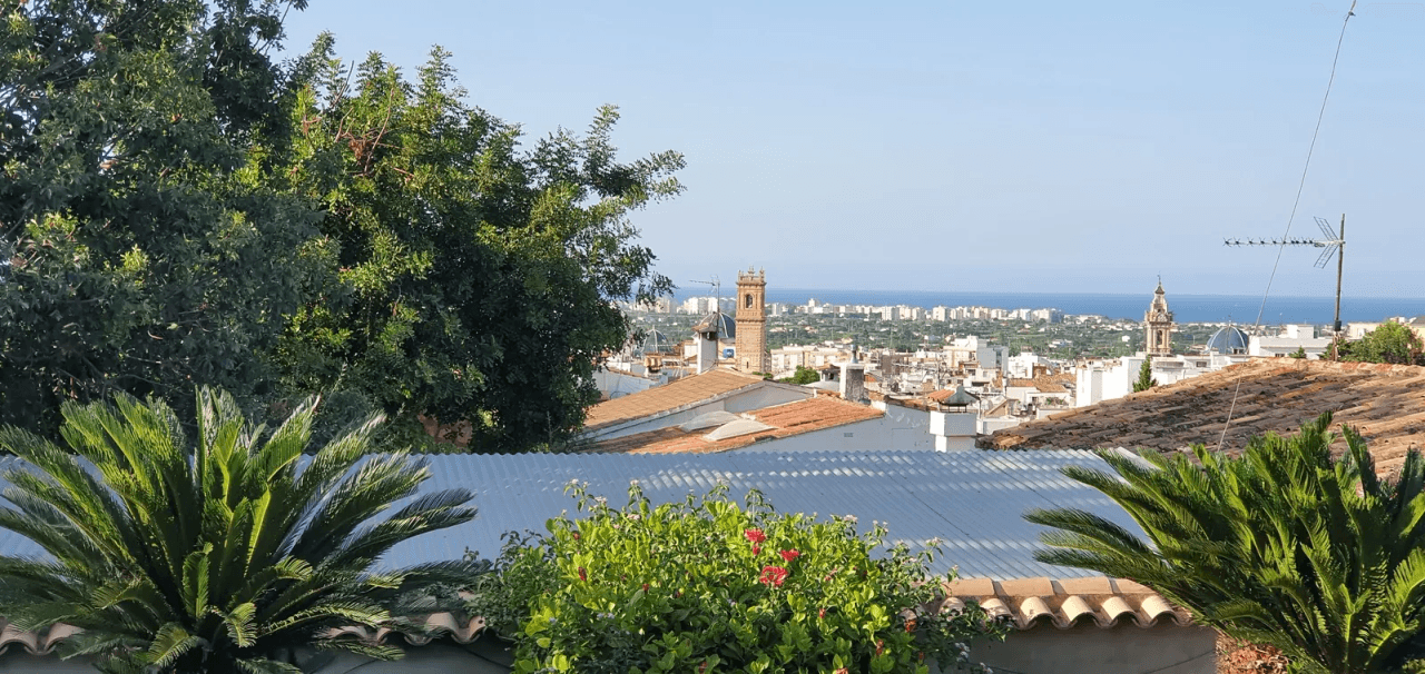 Mansión muy bien cuidada en excelente zona residencial en Oliva XL parcela