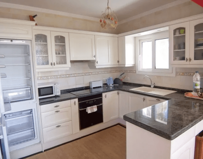 Neuere Villa mit 4 Schlafzimmer zu Verkaufen in Moraira