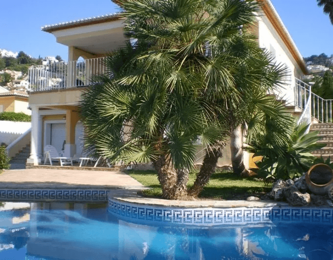 Neuere Villa mit 4 Schlafzimmer zu Verkaufen in Moraira