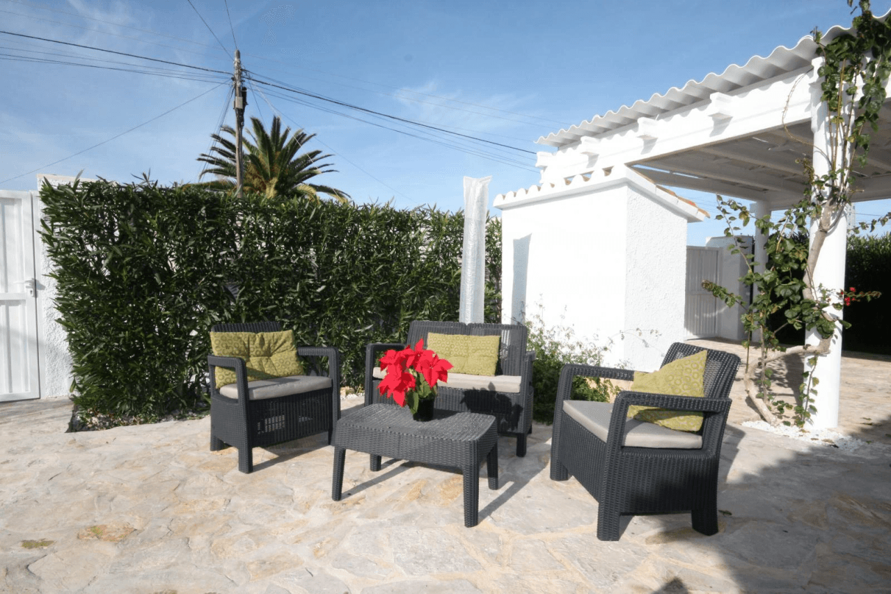 chöne Villa mit vielen Extras, 3 Schlafzimmer, 2 Badezimmer, Wintergarten, BBQ, Außendusche, Klima, Zentralheizung u.v.a.m.