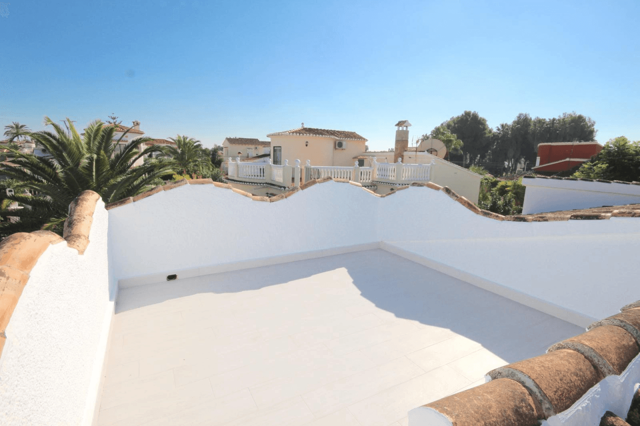 chöne Villa mit vielen Extras, 3 Schlafzimmer, 2 Badezimmer, Wintergarten, BBQ, Außendusche, Klima, Zentralheizung u.v.a.m.