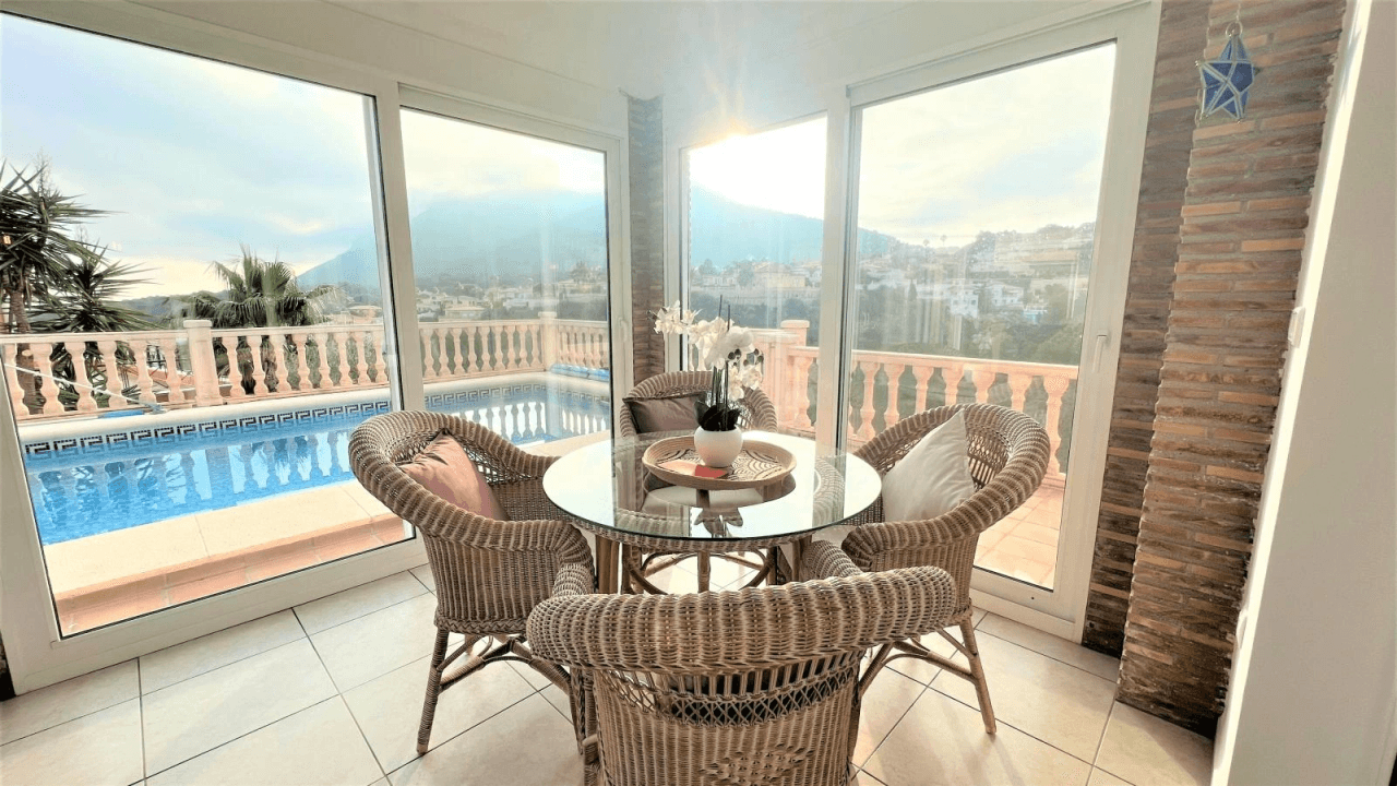 Alquiler. Chalet/Villa à Denia