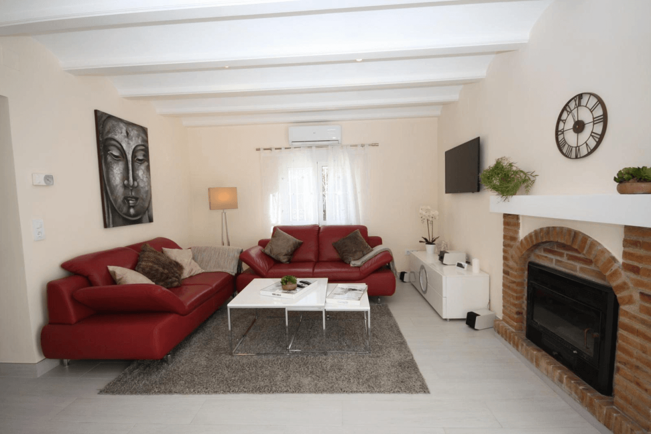 chöne Villa mit vielen Extras, 3 Schlafzimmer, 2 Badezimmer, Wintergarten, BBQ, Außendusche, Klima, Zentralheizung u.v.a.m.