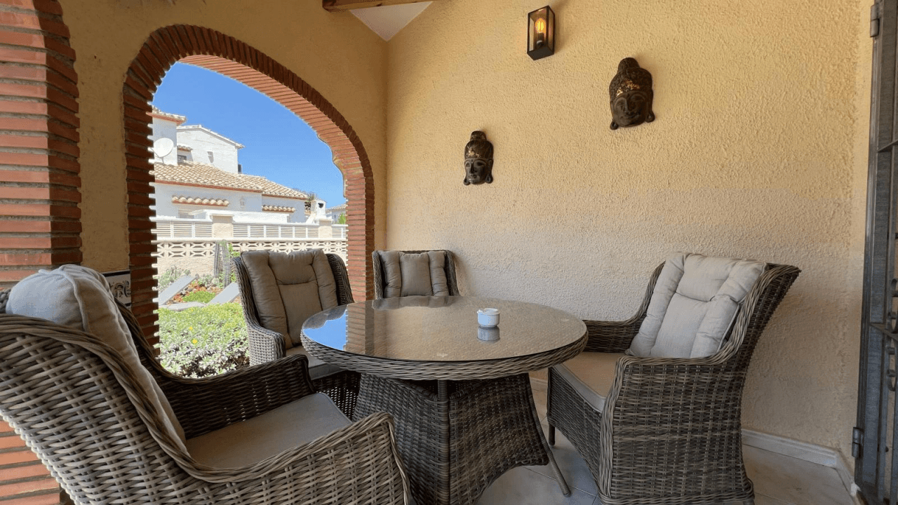 Sehr gepflegte Villa, ruhig und sonnig, nur 500 Meter zum Meer