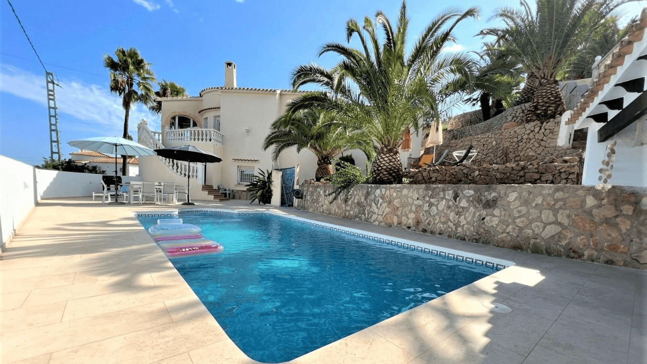 Alquiler. Chalet/Villa à Denia