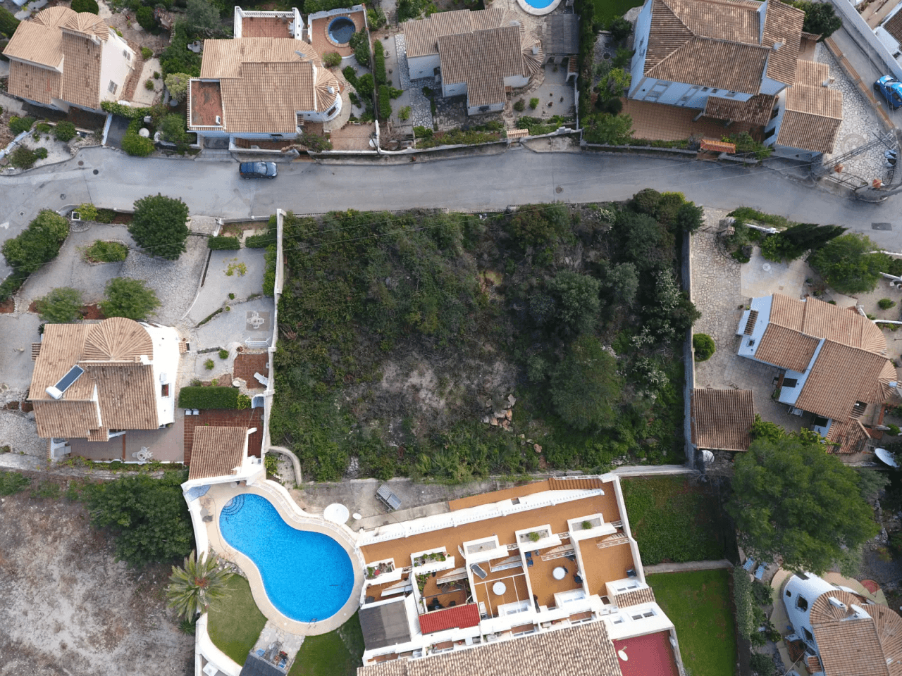 Terrain à construire pour votre Villa de rêve dans un quartier urbain avec les avantages de la campagne.