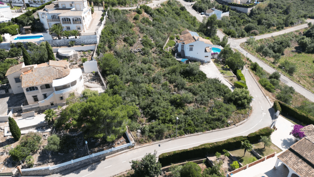 Parcela de construcción en Oliva, cerca de Font Salada, en una ubicación elevada con vistas panorámicas.