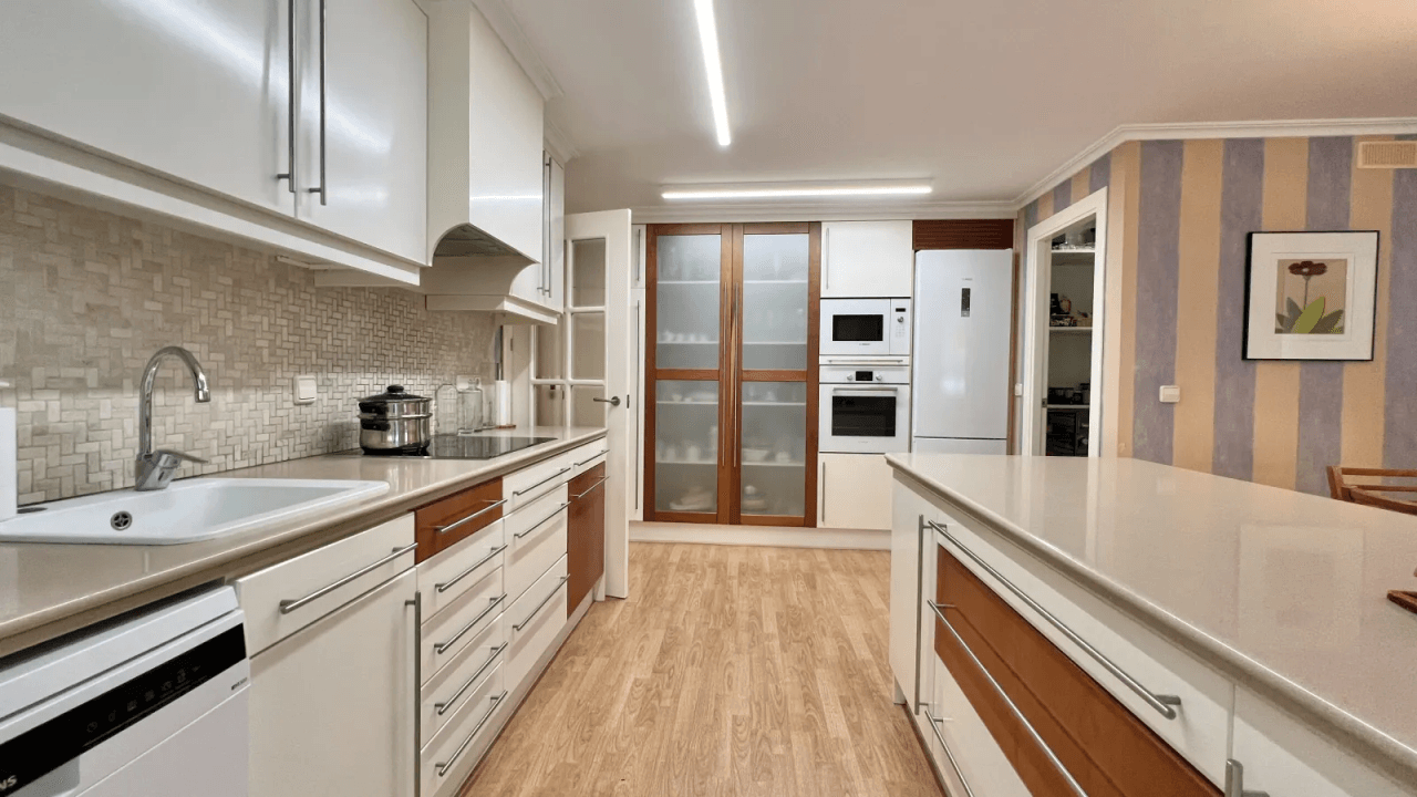 Penthouse duplex exclusif avec 4 chambres et piscine privée sur le toit-terrasse