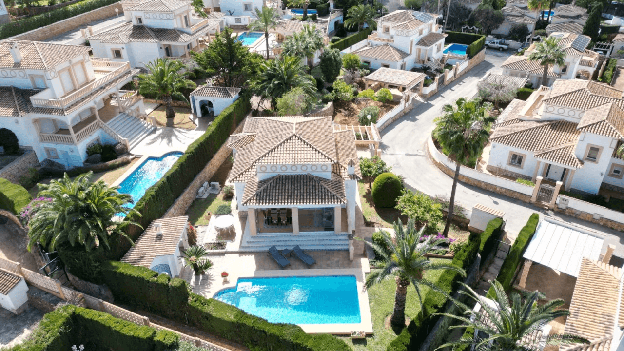Alquiler. Chalet/Villa à Denia